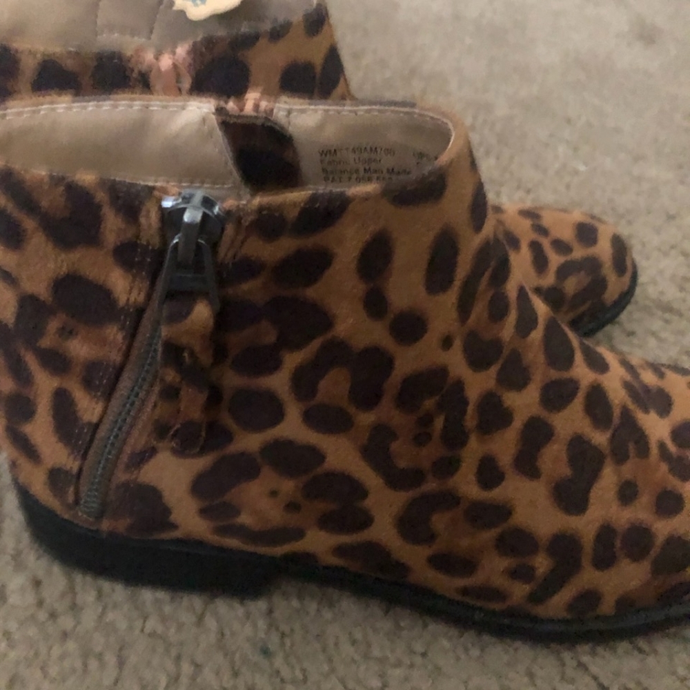 Ankle Boot - Picture 2 of 5